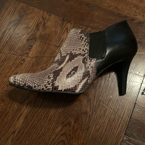 Cole Haan heeled booties - Picture 2 of 9